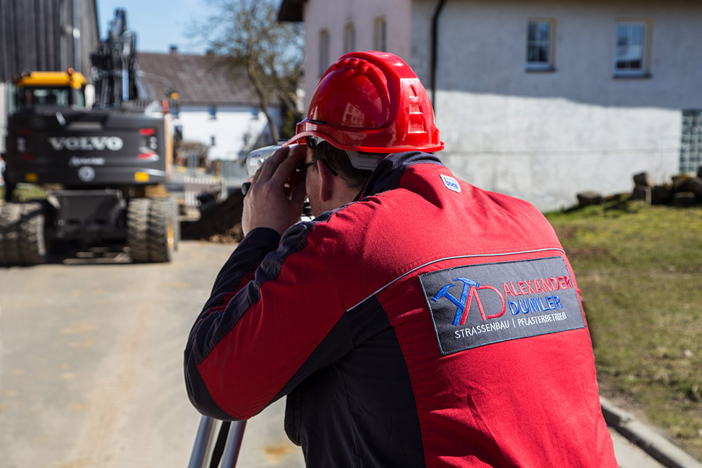 Arbeiter beim Vermessen